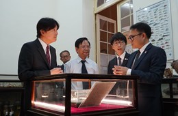 Hoàng thái tử Nhật Bản thăm bảo tàng Sinh học, Trường Đại học Khoa học Tự nhiên