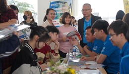Xu hướng chọn ngành học ở Trường ĐHKHTN của học sinh Ninh Bình, Vĩnh Phúc khi tới Ngày hội tư hội tư vấn tuyển sinh hướng nghiệp năm 2023