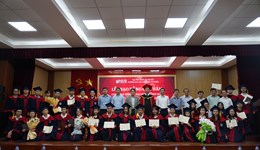 Trường ĐHKHTN trao bằng cử nhân cho sinh viên tốt nghiệp đợt tháng 3/2024