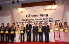 Hai nữ sinh viên xuất sắc dành Giải thưởng Honda Y-E-S Award năm 2014