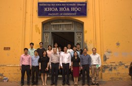 Đại diện lãnh đạo Công ty Sơn Nippon Việt Nam tới tham quan và trao đổi thúc đẩy hợp tác cùng Khoa Hóa học, Trường Đại học Khoa học Tự nhiên